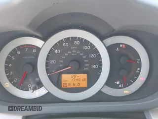 2012 Toyota RAV4 Limited z VIN 2T3DK4DV5CW078136, wystawiony jako IAAI lot #42220172 z przebiegiem 174 518 mil mil oraz . Historia ofert i sprzedaży dostępna na DreamBid. Obrazek 7.