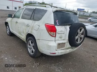 2007 Toyota RAV4 with VIN JTMZD33V276030709, listed as a IAAI auction lot 42101229 with 254,952 mi miles. Bid and sale history available at carsss.com. Image 3.