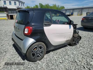 2019 Smart fortwo Pure z VIN WMEFJ9BAXKK359995, wystawiony jako Copart lot #56724955 z przebiegiem 17 755 mil mil oraz Tytuł czysty. Historia ofert i sprzedaży dostępna na DreamBid. Obrazek 3.