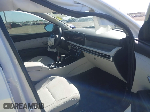 2025 Hyundai Tucson SEL z VIN 5NMJB3DE1SH467162, wystawiony jako IAAI lot #41851533 z przebiegiem 5 445 mil mil oraz . Historia ofert i sprzedaży dostępna na DreamBid. Obrazek 5.