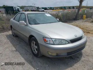 1998 Lexus ES 300 Luxury Sport Sdn with VIN JT8BF28G7W0089321, listed as a IAAI auction lot 41870650 with 107,326 mi miles. Bid and sale history available at carsss.com. Image 1.