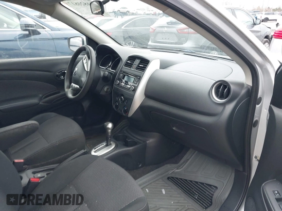 2016 Nissan Versa S z VIN 3N1CN7AP6GL868104, wystawiony jako IAAI lot #41820817 z przebiegiem 146 701 mil mil oraz . Historia ofert i sprzedaży dostępna na DreamBid. Obrazek 5.