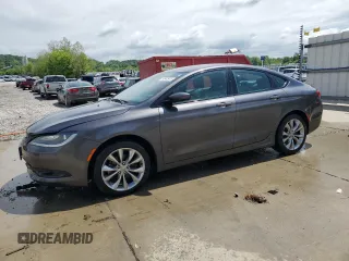 2015 Chrysler 200 S z VIN 1C3CCCBB4FN696995, wystawiony jako Copart lot #55942915 z przebiegiem 94 618 mil mil oraz Szkoda całkowita • Salvage title. Historia ofert i sprzedaży dostępna na DreamBid. Obrazek 1.