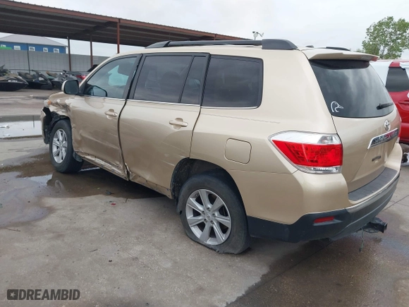 2011 Toyota Highlander with VIN 5TDZK3EH3BS038579, listed as a IAAI auction lot 37866988 with 128,956 mi miles. Bid and sale history available at carsss.com. Image 3.