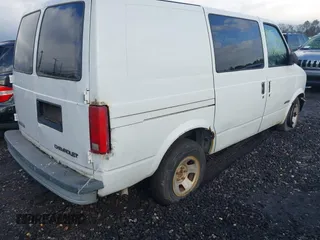 2002 Chevrolet Astro Cargo with VIN 1GCDM19X52B148289, listed as a IAAI auction lot 41975772 with Not Provided miles. Bid and sale history available at carsss.com. Image 4.