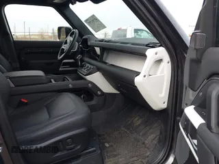2023 Land Rover Defender S с VIN SALEJ7EX4P2239091, выставлен на аукционе IAAI как лот 41791797 с пробегом 16 042 миль миль и . История ставок и продаж доступна на DreamBid. Изображение 5.