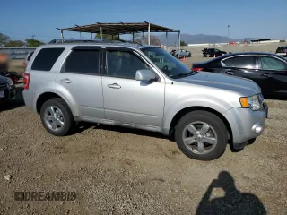 2010 Ford Escape Limited z VIN 1FMCU0E70AKA35582, wystawiony jako Copart lot #54176865 z przebiegiem Nie podano mil oraz Czysty tytuł • Clean title. Historia ofert i sprzedaży dostępna na DreamBid. Obrazek 4.