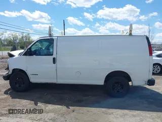 2000 Chevrolet City Express Cargo z VIN 1GCGG25R7Y1274024, wystawiony jako IAAI lot #42052774 z przebiegiem Nie podano mil oraz . Historia ofert i sprzedaży dostępna na DreamBid. Obrazek 14.