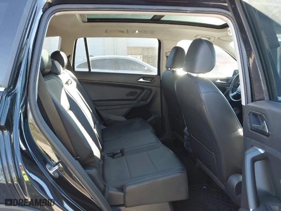 2018 Volkswagen Tiguan SEL with VIN 3VV2B7AXXJM076428, listed as a IAAI auction lot 41691637 with 89,441 mi miles. Bid and sale history available at carsss.com. Image 8.