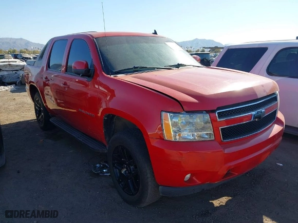 2010 Chevrolet Avalanche LT with VIN 3GNVKFE06AG271631, listed as a IAAI auction lot 41422836 with 215,288 mi miles. Bid and sale history available at carsss.com. Image 1.