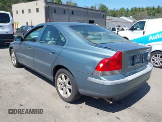 2003 Volvo S60 2.4L with VIN YV1RS61T932261689, listed as a IAAI auction lot 42088432 with 190,980 mi miles. Bid and sale history available at carsss.com. Image 3.