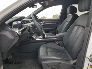 2023 Audi e-tron Sportback S line Premium z VIN WA11AAGEXPB004395, wystawiony jako Copart lot #68947554 z przebiegiem 19 852 mil mil oraz Szkoda całkowita • Salvage title. Historia ofert i sprzedaży dostępna na DreamBid. Obrazek 7.