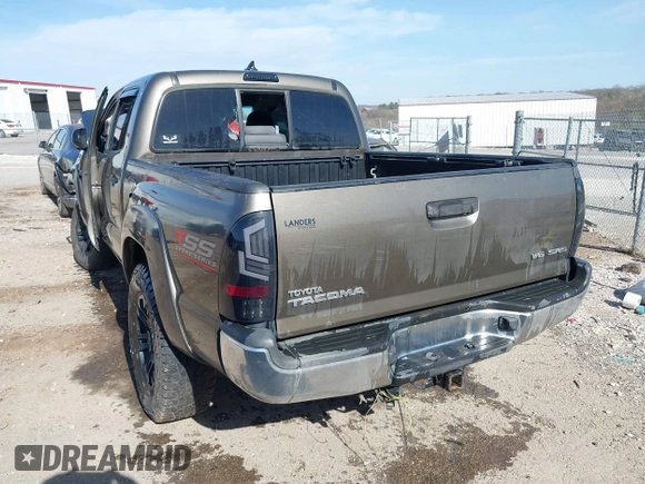 2015 Toyota Tacoma with VIN 5TFLU4ENXFX139145, listed as a IAAI auction lot 41822079 with 146,842 mi miles. Bid and sale history available at carsss.com. Image 3.