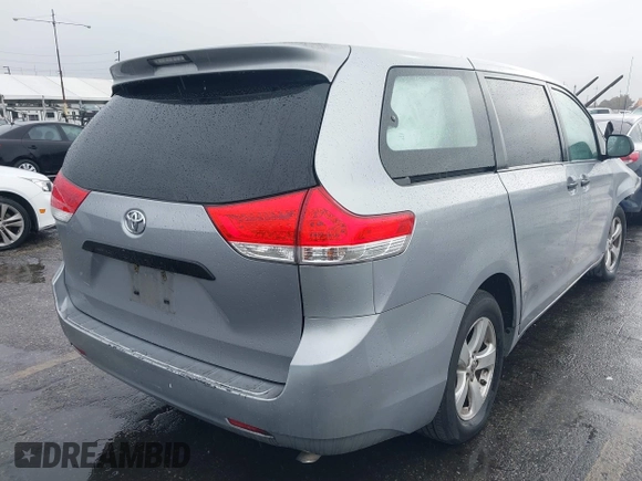 2012 Toyota Sienna z VIN 5TDZK3DC6CS263912, wystawiony jako IAAI lot #42174360 z przebiegiem 95 216 mil mil oraz . Historia ofert i sprzedaży dostępna na DreamBid. Obrazek 4.