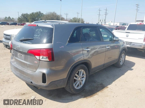 2015 Kia Sorento LX with VIN 5XYKT4A66FG625788, listed as a IAAI auction lot 41692243 with 131,182 mi miles. Bid and sale history available at carsss.com. Image 4.