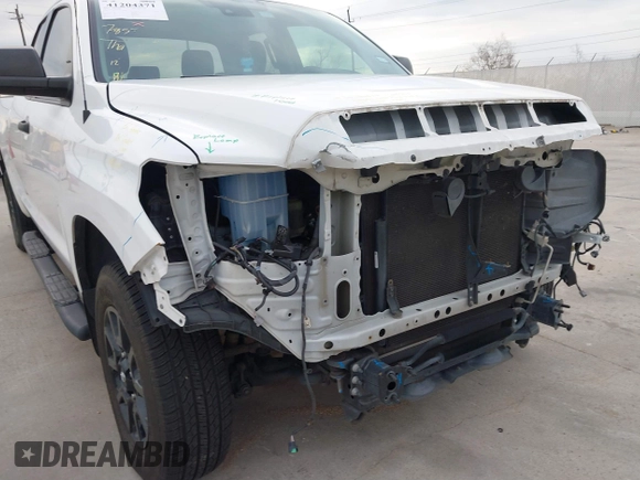 2019 Toyota Tundra 2WD SR with VIN 5TFRY5F19KX245581, listed as a IAAI auction lot 41204371 with 82,784 mi miles. Bid and sale history available at carsss.com. Image 6.