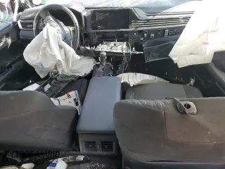 2025 Toyota Camry LE z VIN 4T1DAACK5SU523538, wystawiony jako Copart lot #55269975 z przebiegiem Nie podano mil oraz Nie do naprawy • Non repairable. Historia ofert i sprzedaży dostępna na DreamBid. Obrazek 8.