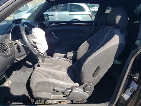 2014 Volkswagen Beetle Turbo R-Line with VIN 3VWVT7AT4EM606319, listed as a Copart auction lot 70489824 with Not Provided miles and Salvage Title. Bid and sale history available at DreamBid. Image 7.