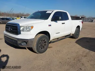 2013 Toyota Tundra 4WD Truck with VIN 5TFUW5F10DX308750, listed as a IAAI auction lot 41768677 with 84,026 mi miles. Bid and sale history available at carsss.com. Image 2.