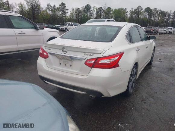 2016 Nissan Altima 3.5 SL with VIN 1N4BL3AP4GC163410, listed as a IAAI auction lot 41945963 with 111,715 mi miles. Bid and sale history available at carsss.com. Image 4.