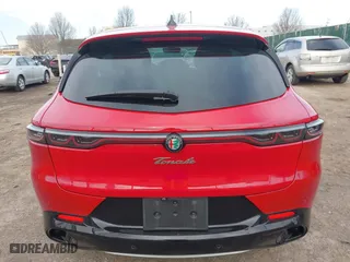 2024 Alfa Romeo Tonale Ti with VIN ZASPATCW8R3058676, listed as a IAAI auction lot 41743432 with 7,985 mi miles. Bid and sale history available at carsss.com. Image 15.