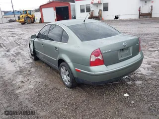 2002 Volkswagen Passat GLX with VIN WVWTH63B12P246104, listed as a IAAI auction lot 41577253 with 163,773 mi miles. Bid and sale history available at carsss.com. Image 3.