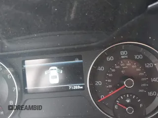 2023 Kia Forte LXS z VIN 3KPF24AD0PE508984, wystawiony jako IAAI lot #41784790 z przebiegiem 71 269 mil mil oraz . Historia ofert i sprzedaży dostępna na DreamBid. Obrazek 7.