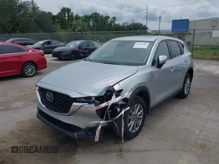 2023 Mazda CX-5 S Carbon Edition z VIN JM3KFBCM3P0197796, wystawiony jako IAAI lot #42408301 z przebiegiem 46 169 mil mil oraz . Historia ofert i sprzedaży dostępna na DreamBid. Obrazek 6.