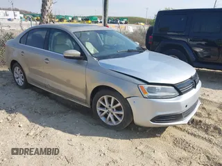 2013 Volkswagen Jetta SE with VIN 3VWDX7AJ0DM226262, listed as a IAAI auction lot 41622394 with 153,084 mi miles and . Bid and sale history available at DreamBid. Image 1.
