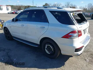 2014 Mercedes-Benz M 63 AMG z VIN 4JGDA7EB2EA339177, wystawiony jako IAAI lot #41883758 z przebiegiem 111 416 mil mil oraz . Historia ofert i sprzedaży dostępna na DreamBid. Obrazek 3.