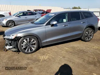2020 Volvo V60 z VIN YV4102WK7L1038975, wystawiony jako Copart lot #65404633 z przebiegiem 27 633 mil mil oraz . Historia ofert i sprzedaży dostępna na DreamBid. Obrazek 1.