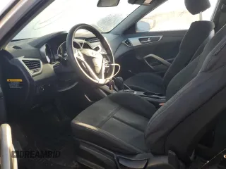 2015 Hyundai Veloster z VIN KMHTC6AD9FU236037, wystawiony jako Copart lot #43710405 z przebiegiem 130 254 mil mil oraz Czysty tytuł • Clean title. Historia ofert i sprzedaży dostępna na DreamBid. Obrazek 7.