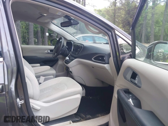 2018 Chrysler Pacifica Hybrid Touring Plus с VIN 2C4RC1H70JR187642, выставлен на аукционе IAAI как лот 42568596 с пробегом 48 907 миль миль и . История ставок и продаж доступна на DreamBid. Изображение 5.