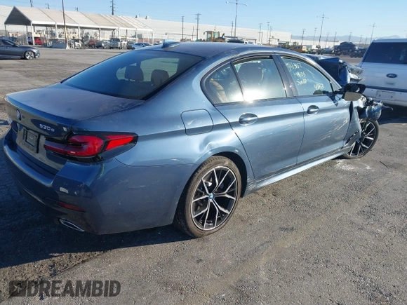 2023 BMW 5 Series 530e z VIN WBA13AG02PCM95685, wystawiony jako IAAI lot #41403195 z przebiegiem Nie podano mil oraz . Historia ofert i sprzedaży dostępna na DreamBid. Obrazek 4.