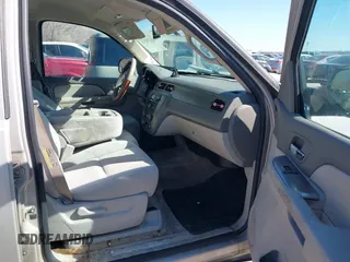 2007 Chevrolet Suburban LT with VIN 1GNFK16397R188641, listed as a IAAI auction lot 41476819 with 209,792 mi miles. Bid and sale history available at carsss.com. Image 5.