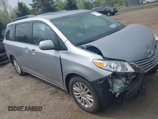 2015 Toyota Sienna XLE с VIN 5TDYK3DC3FS571023, выставлен на аукционе IAAI как лот 42127242 с пробегом 117 118 миль миль и . История ставок и продаж доступна на DreamBid. Изображение 1.