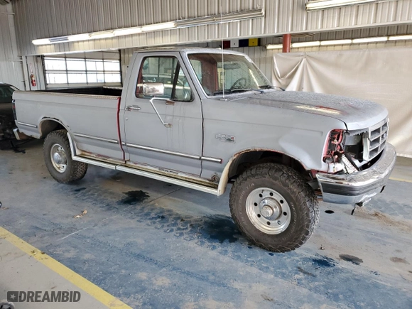 1992 Ford F-250 with VIN 1FTHF26HXNNA56967, listed as a Copart auction lot 83226474 with 150,659 mi miles and Salvage Title. Bid and sale history available at carsss.com. Image 4.