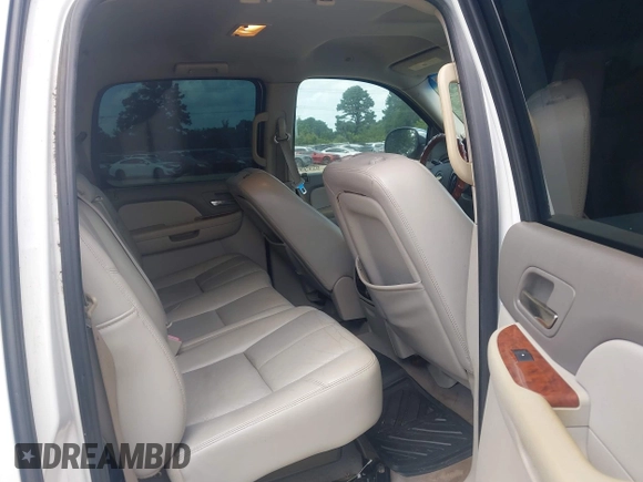 2007 Chevrolet Avalanche LTZ with VIN 3GNEC12047G306471, listed as a IAAI auction lot 42588844 with 216,509 mi miles and . Bid and sale history available at DreamBid. Image 8.