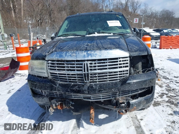 2007 Lincoln Navigator z VIN 5LMFU285X7LJ09190, wystawiony jako IAAI lot #41611256 z przebiegiem 185 879 mil mil oraz . Historia ofert i sprzedaży dostępna na DreamBid. Obrazek 12.
