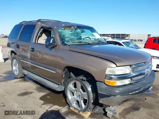 2004 Chevrolet Tahoe LT with VIN 1GNEC13ZX4R235169, listed as a IAAI auction lot 40823137 with 204,957 mi miles. Bid and sale history available at carsss.com. Image 1.
