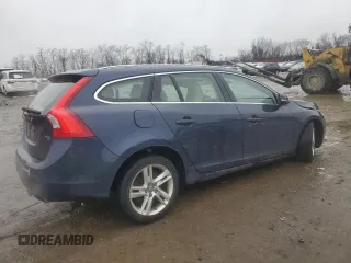 2015 Volvo V60 T5 Drive-E Premier z VIN YV140MEK9F1233763, wystawiony jako Copart lot #45242415 z przebiegiem 97 916 mil mil oraz Szkoda całkowita • Salvage title. Historia ofert i sprzedaży dostępna na DreamBid. Obrazek 3.