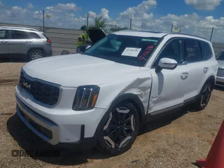 2025 Kia Telluride S with VIN 5XYP6DGC0SG590900, listed as a IAAI auction lot 42706596 with 6,712 mi miles and . Bid and sale history available at DreamBid. Image 17.