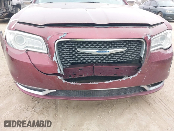 2020 Chrysler 300 Limited with VIN 2C3CCAKG3LH142027, listed as a IAAI auction lot 41532381 with 123,703 mi miles. Bid and sale history available at carsss.com. Image 6.