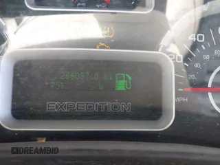 2007 Ford Expedition XLT с VIN 1FMFU15557LA99444, выставлен на аукционе IAAI как лот 42485900 с пробегом 266 097 миль миль и . История ставок и продаж доступна на DreamBid. Изображение 7.