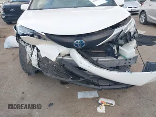 2021 Toyota Sienna XLE with VIN 5TDYRKEC9MS005997, listed as a IAAI auction lot 41506504 with 89,695 mi miles. Bid and sale history available at carsss.com. Image 6.