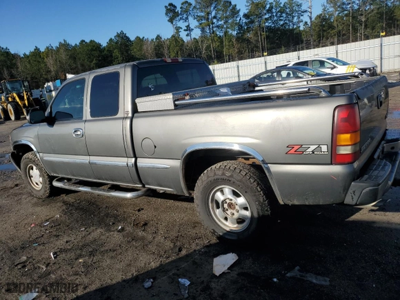 2002 GMC Sierra 1500 SLE with VIN 2GTEK19T421207842, listed as a Copart auction lot 42148005 with 0 mi miles and Clean Title. Bid and sale history available at carsss.com. Image 2.