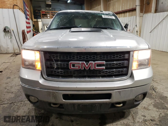 2012 GMC Sierra 2500HD SLT z VIN 1GT121C89CF120127, wystawiony jako Copart lot #42336495 z przebiegiem 142 396 mil mil oraz Szkoda całkowita • Salvage title. Historia ofert i sprzedaży dostępna na DreamBid. Obrazek 5.