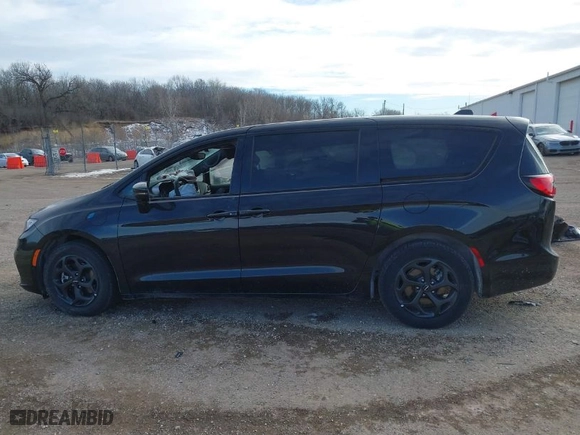 2022 Chrysler Pacifica Hybrid Select with VIN 2C4RC1S76NR147838, listed as a IAAI auction lot 41436191 with NaN miles. Bid and sale history available at carsss.com. Image 14.