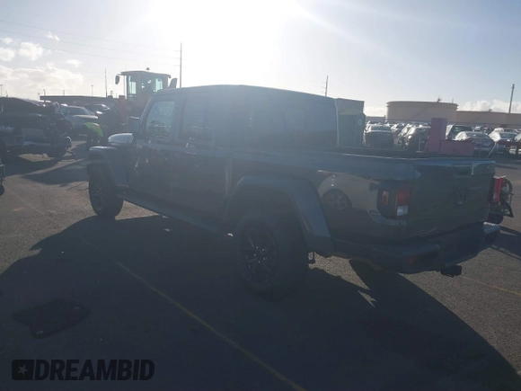 2023 Jeep Gladiator Sport S z VIN 1C6HJTAG4PL507092, wystawiony jako IAAI lot #41221714 z przebiegiem 29 566 mil mil oraz . Historia ofert i sprzedaży dostępna na DreamBid. Obrazek 3.