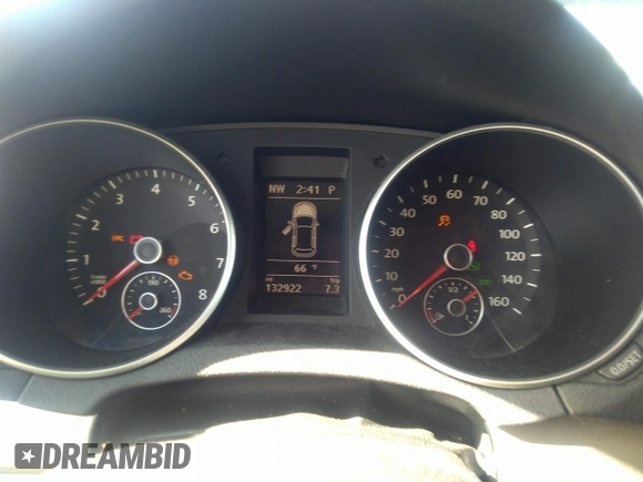 2013 Volkswagen Golf w/Conv & Sunroof с VIN WVWBB7AJ3DW005005, выставлен на аукционе IAAI как лот 41215029 с пробегом 132 922 миль миль и . История ставок и продаж доступна на DreamBid. Изображение 6.